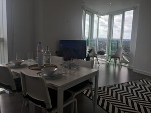 Dining - GRAND SERVICED APARTMENTS***** (Croydon)