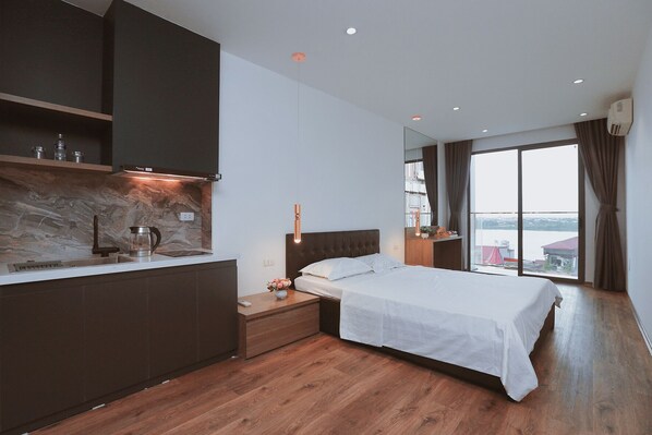 Panoramic Apartment | Minibar, desk, blackout drapes, iron/ironing board