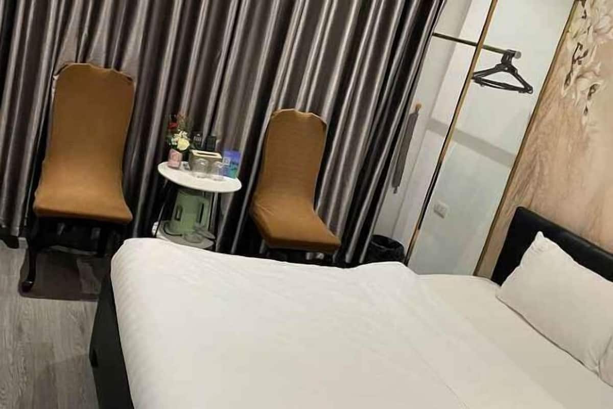 1 Schlafzimmer, Minibar, Schreibtisch, Verdunkelungsvorhänge
