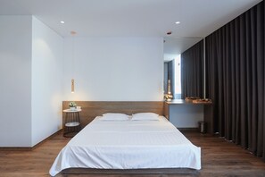 Deluxe Apartment | Bar mini, meja, langsir/tirai gelap terus, seterika/papan seterika 