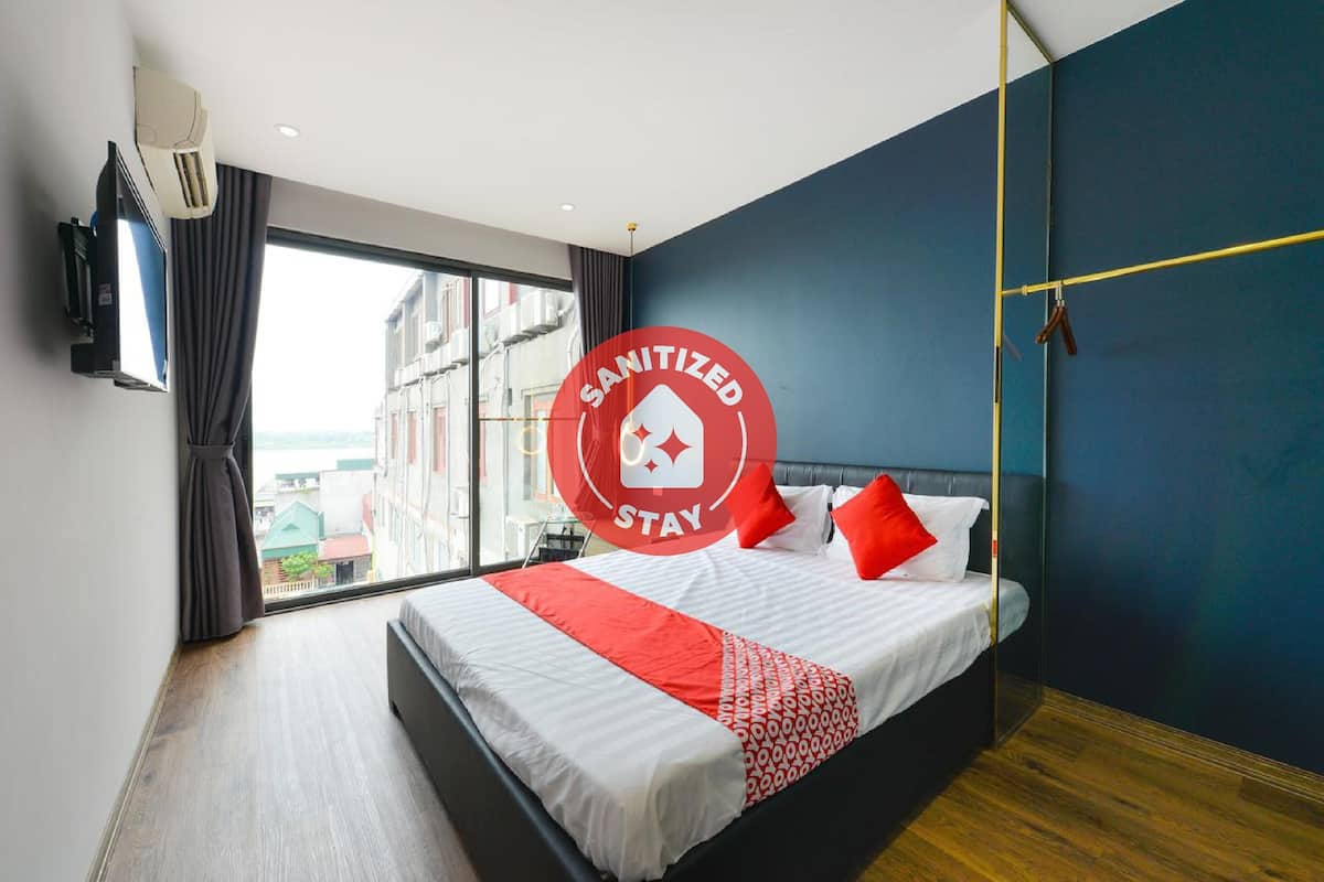 Superior Double Room, 1 Bedroom, River View, Tower | Minibar, desk, blackout drapes, iron/ironing board (on request)
