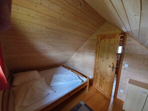 2 bedrooms, travel crib, WiFi, alarm clocks