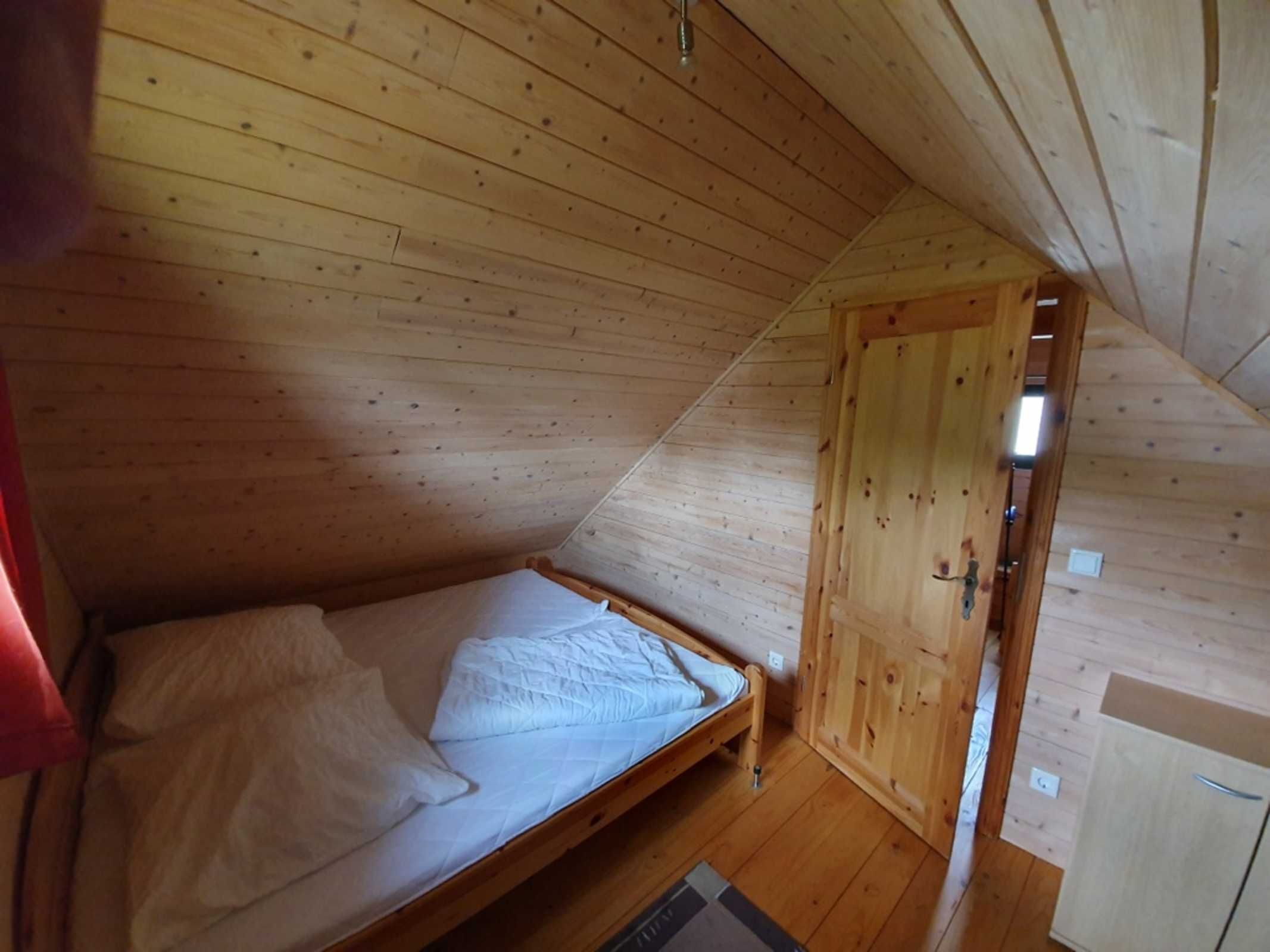 2 bedrooms, travel cot, WiFi, alarm clocks