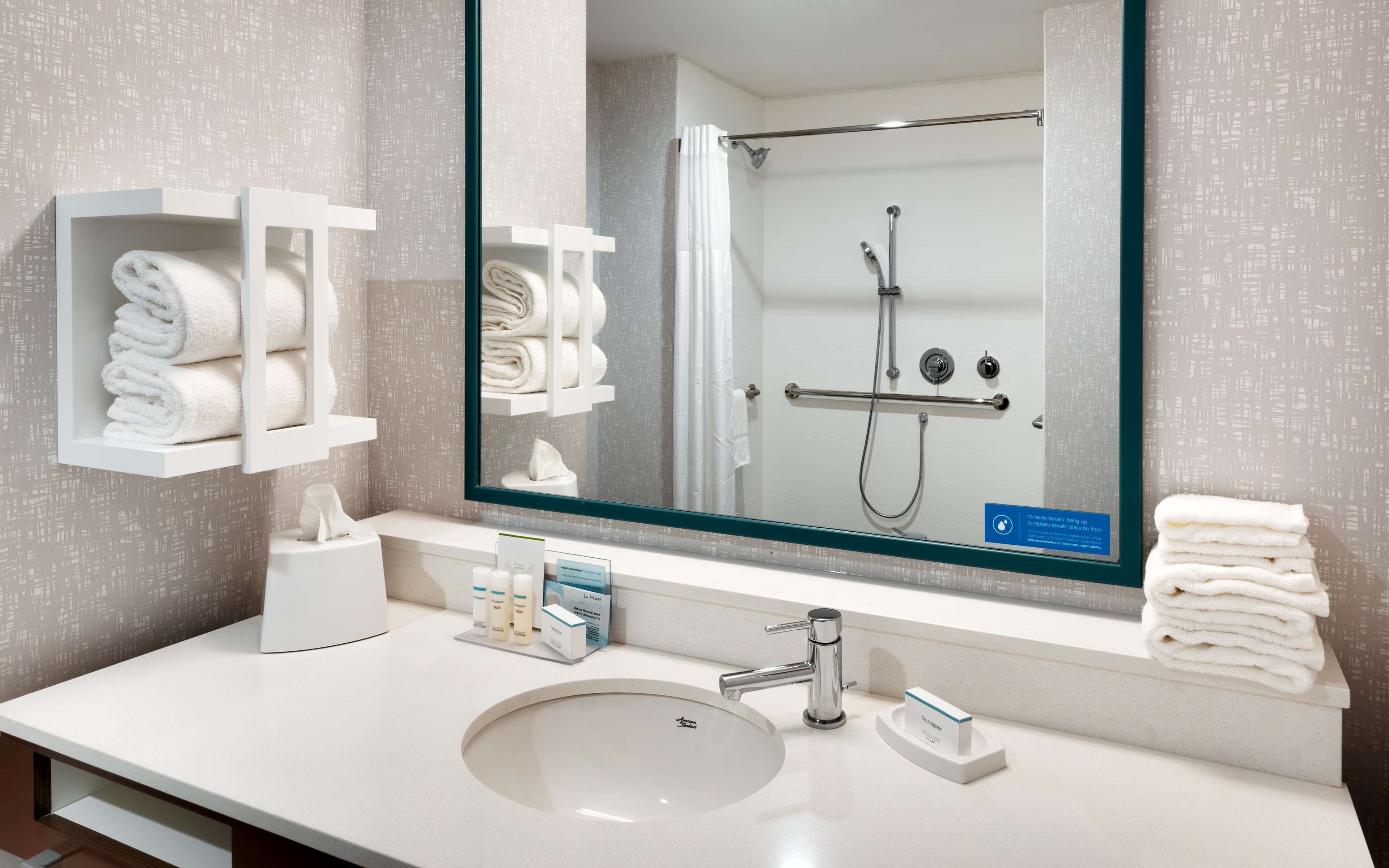 room, 1 king bed, accessible, bathtub | bathroom | designer toiletries, hair dryer, towels
