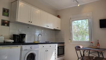 Refrigerador, horno y cafetera y tetera