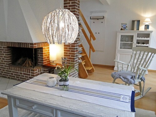 Das kuscheliges Ferienhaus "Föh´s lüttes Huss" mit Kamin und Schleiblick in Kappeln, nur 50 Meter vom Hafen entfernt, ist ideal geeignet für Ihren Erholungs- oder Aktivurlaub zu zweit