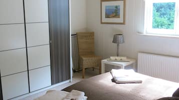 1 habitación, tabla de planchar con plancha, wifi y ropa de cama