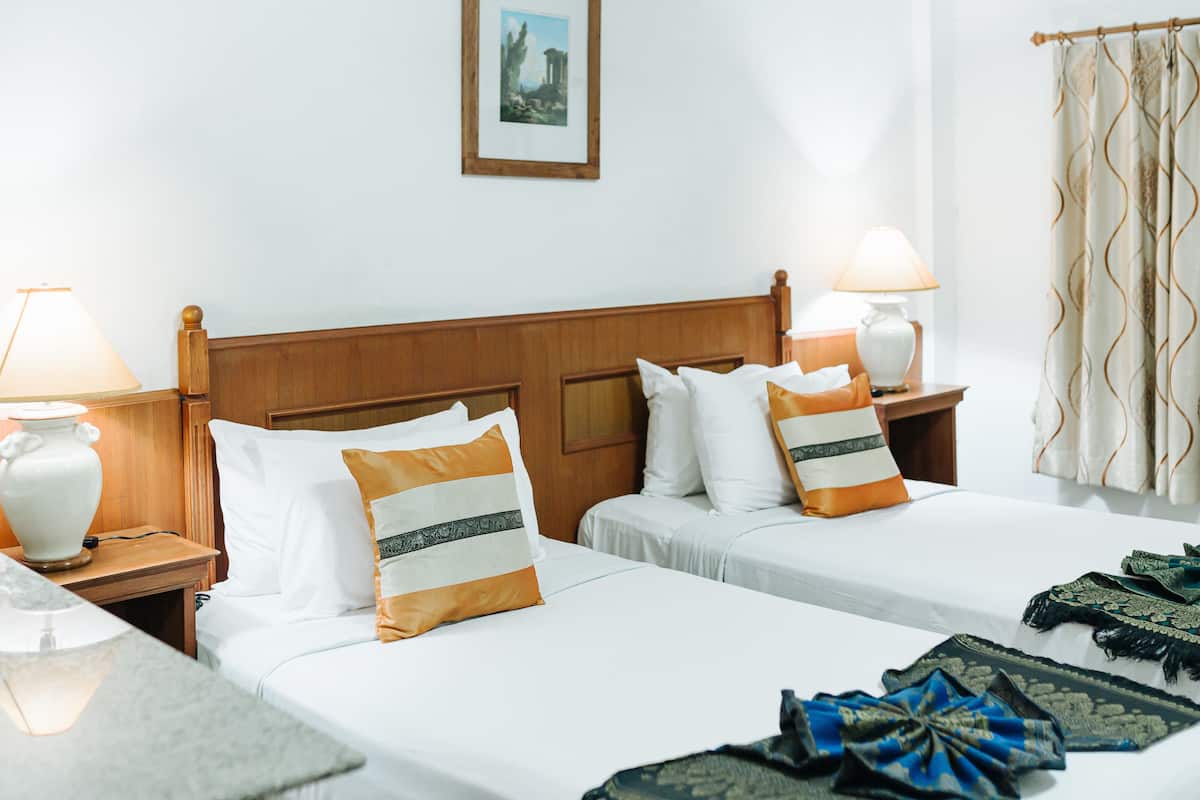 Minibar, cortinas blackout, wifi gratis y ropa de cama