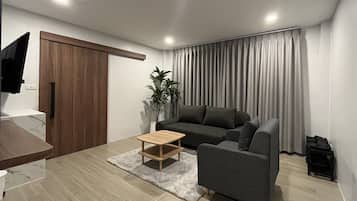 Kamar Quadruple Deluks, 1 kamar tidur | Area keluarga | TV layar datar