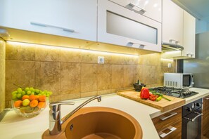 Fridge, microwave, oven, stovetop