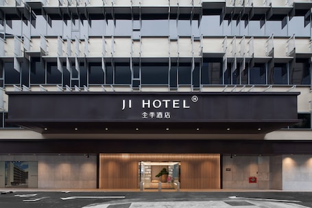 Front of property. Ji Hotel Orchard Singapore
