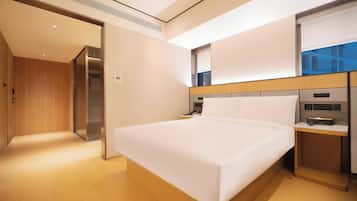 Minibar, individually decorated, individually furnished, desk