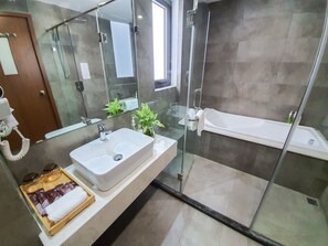 Executive Double or Twin Room | Bathroom | Separate tub and shower, jetted tub, rainfall showerhead