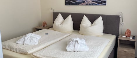 2 bedrooms, in-room safe, iron/ironing board, free WiFi