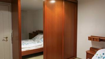 Iron/ironing board, free WiFi, bed sheets