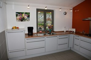 Refrigerador, horno, parrilla de estufa y lavavajillas 