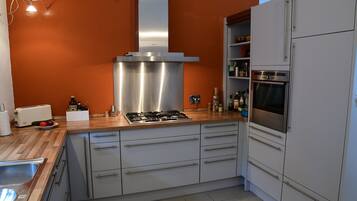 Kühlschrank, Ofen, Herdplatte, Geschirrspüler