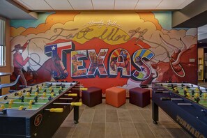 Lobby - Tru by Hilton Fort Worth Fossil Creek (Fort Worth)