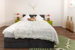 1 bedroom, travel cot, free WiFi, bed sheets - Fantastic view of the old town of Ochsenfurt (Ochsenfurt)
