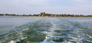 Chaises longues, serviettes de plage