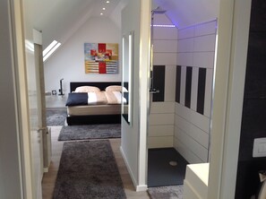 1 slaapkamer, een strijkplank/strijkijzer, gratis wifi, beddengoed