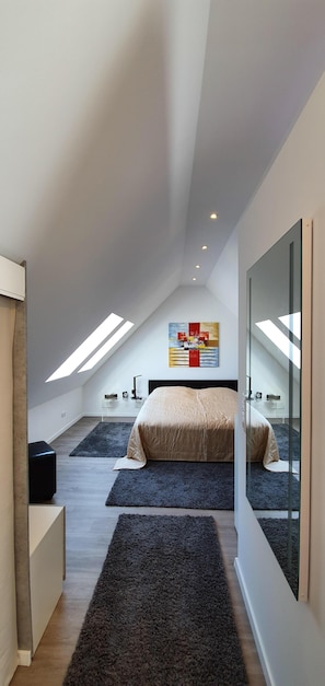 1 habitación, tabla de planchar con plancha, wifi gratis y ropa de cama