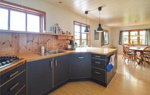 Kylskåp, ugn, spishäll och diskmaskin