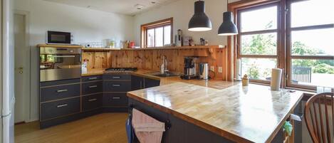 Jääkaappi, uuni, liesi, astianpesukone