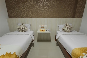 Desk, rollaway beds