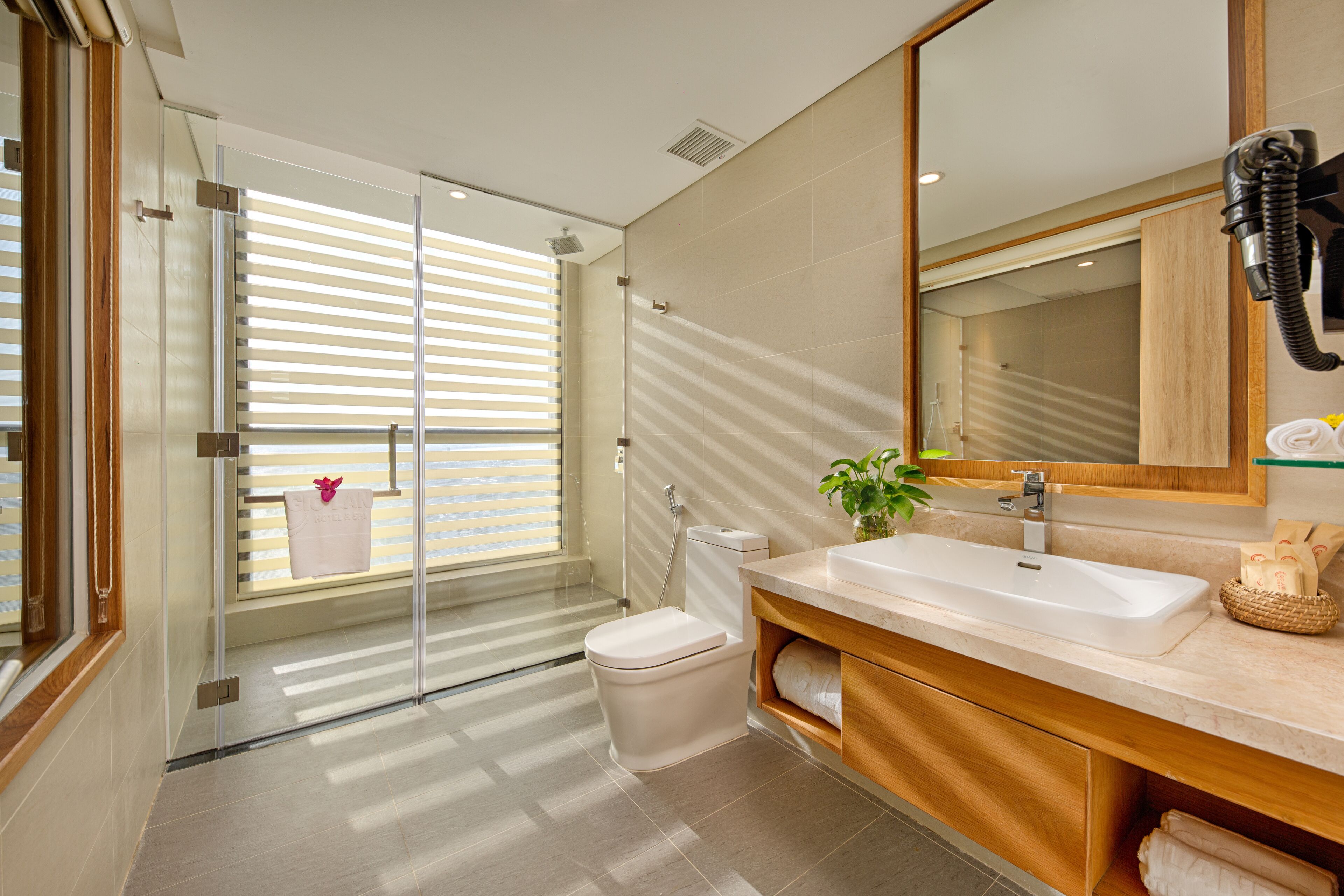superior double room | bathroom | shower, rainfall showerhead, free toiletries, hair dryer