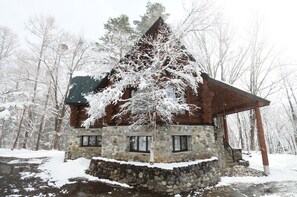 Front of property - Hakuba Canadian Lodge (Hakuba)
