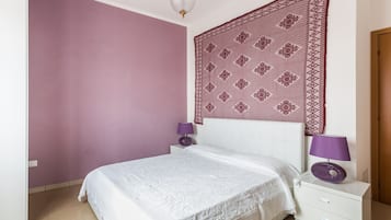 5 bedrooms, internet, bed sheets