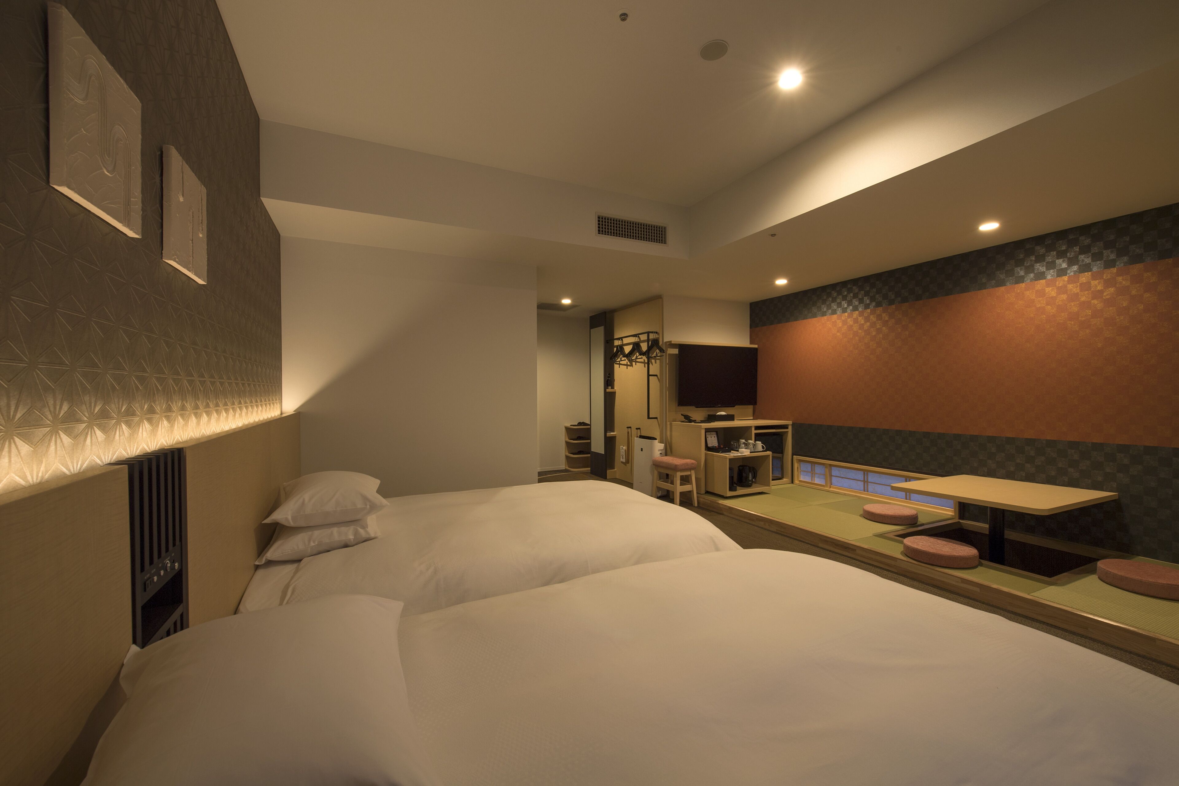 1 bedroom, down duvets, blackout curtains, soundproofing