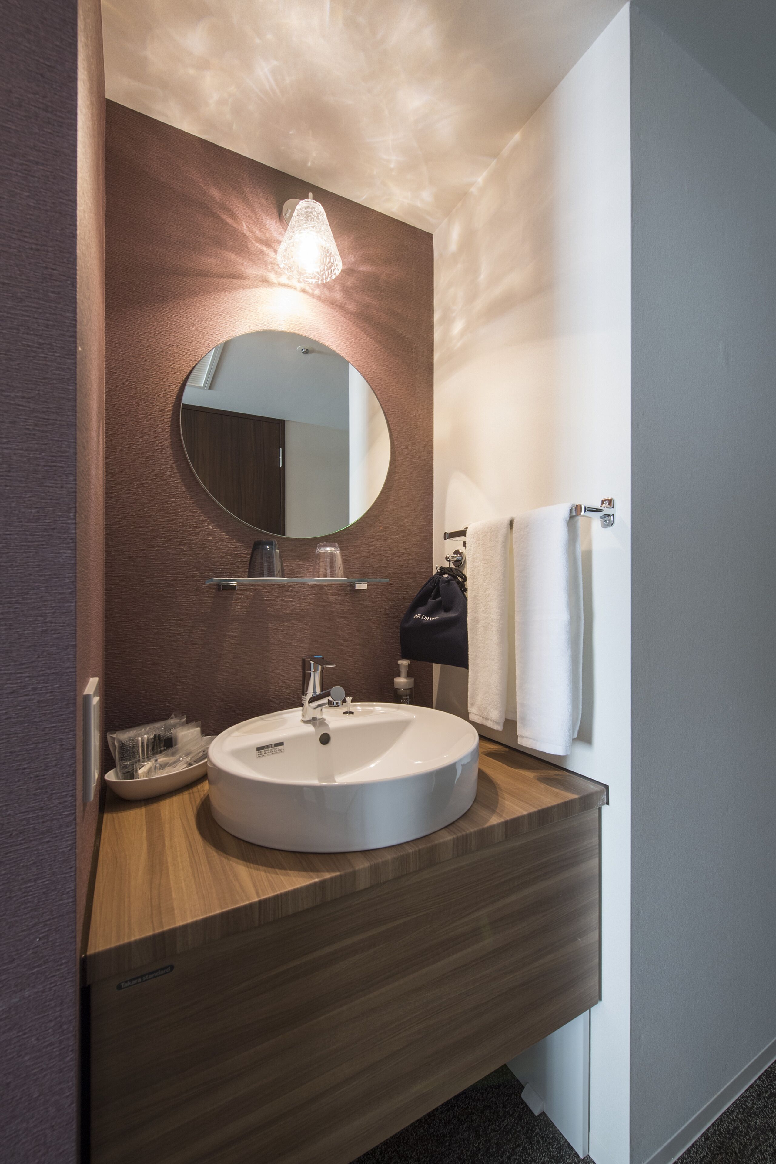 1 bedroom, down duvets, blackout curtains, soundproofing