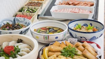 Daily buffet breakfast (JPY 1980 per person)