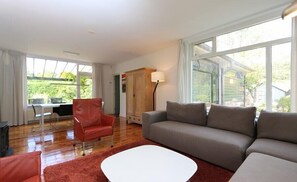 TV, fireplace, stereo