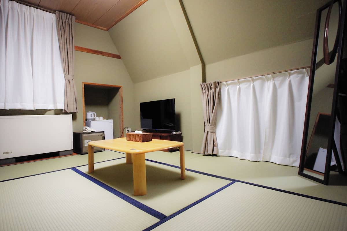 1 bedroom, in-room safe, individually decorated, individually furnished