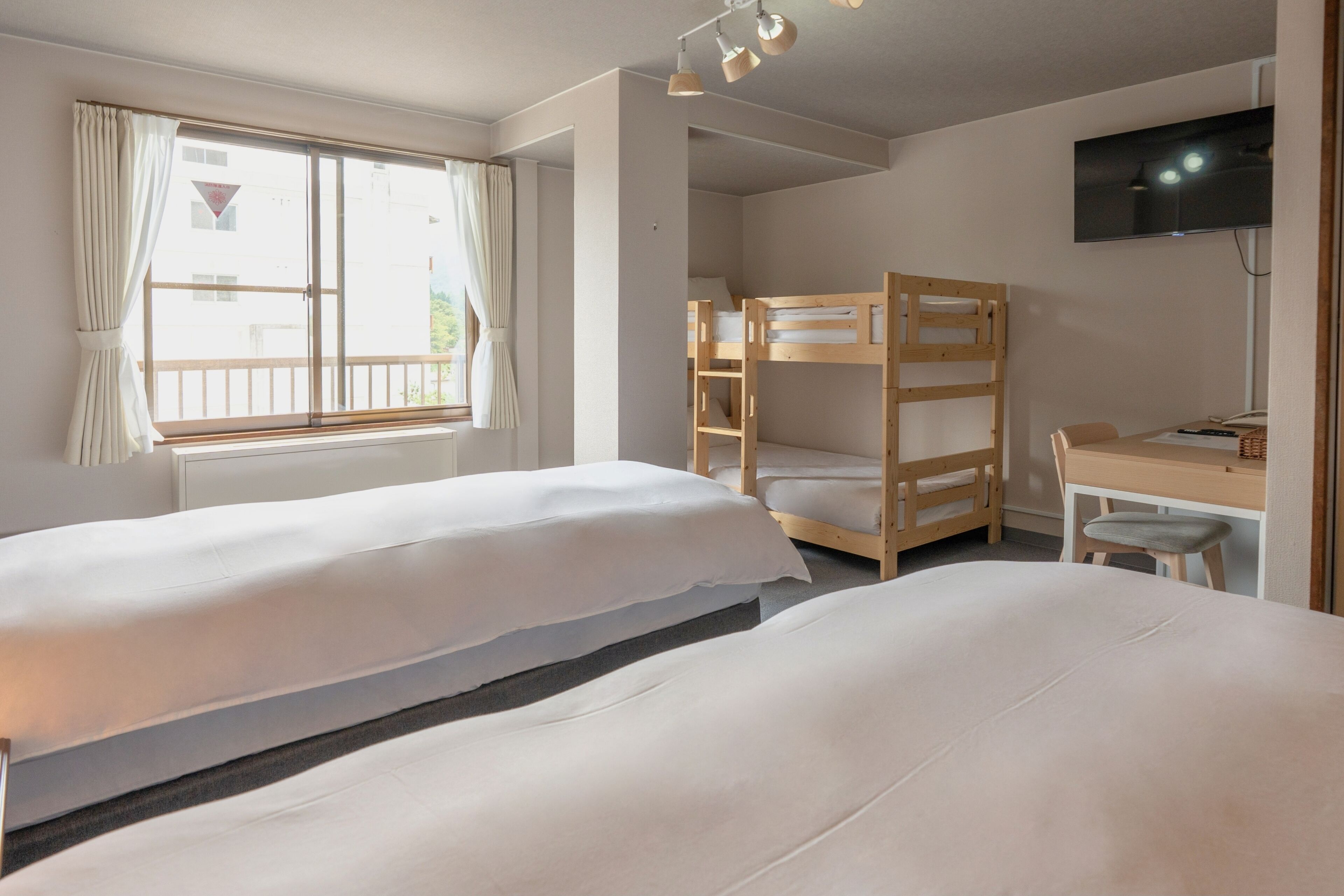 quadruple room | in-room safe, individually decorated, individually furnished, desk