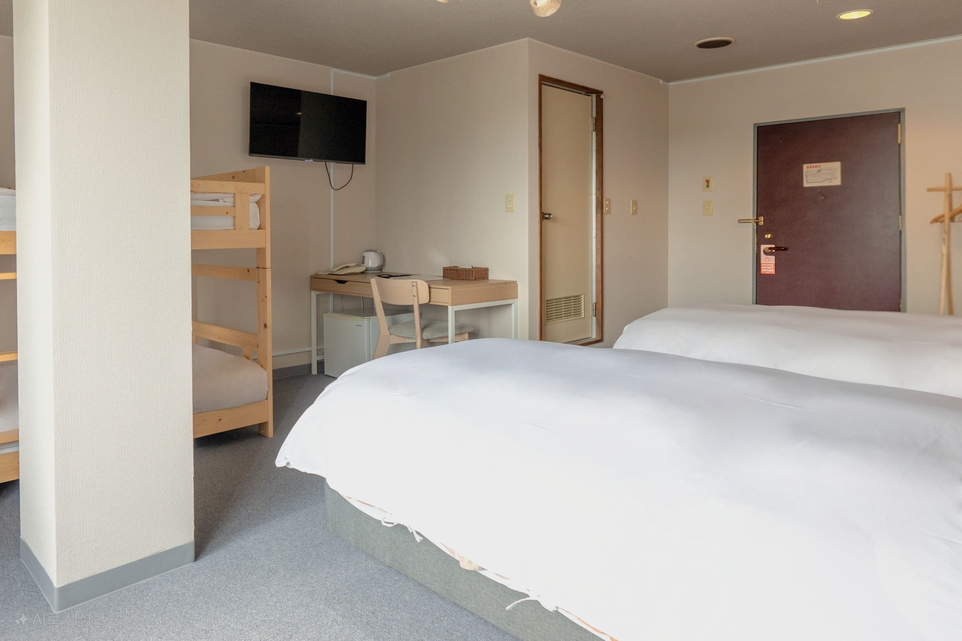 quadruple room | in-room safe, individually decorated, individually furnished, desk