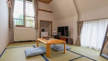 Japanese Tatami Room | 客房内保险箱、特色装修、特色家居、办公桌