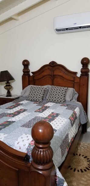 Casa | Tabla de planchar con plancha, Internet por cable gratuito, ropa de cama