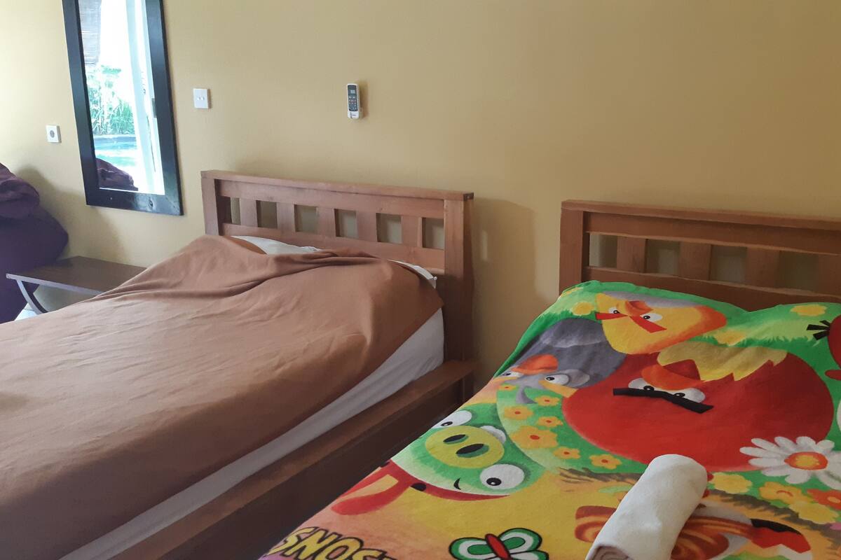 Desk, free WiFi, bed sheets