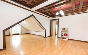 Suite, 2 Schlafzimmer | Wohnbereich | Flachbildfernseher