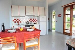 Fridge, oven, coffee/tea maker, cookware/dishes/utensils