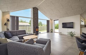 Fernseher, Kamin, Tischtennisplatte