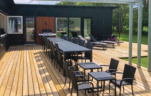 5 bedroom cozy home in Glesborg