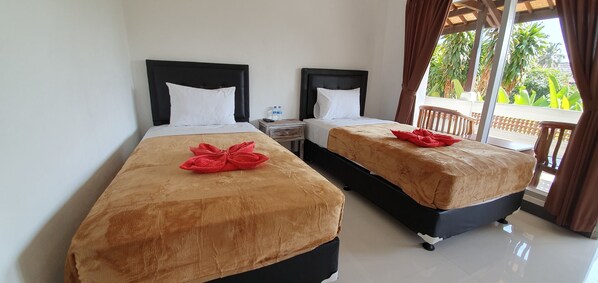 Standard tvåbäddsrum | Mörkläggningsgardiner, extrasängar, gratis wi-fi och sängkläder