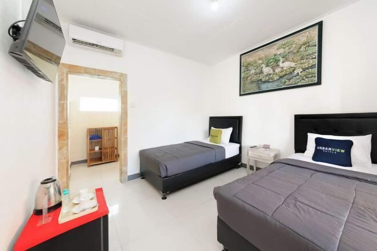 Blackout drapes, rollaway beds, free WiFi, bed sheets