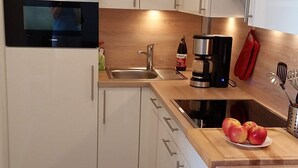Kaffetrakter/tekoker, kjøleskap, mikrobølgeovn og ovn