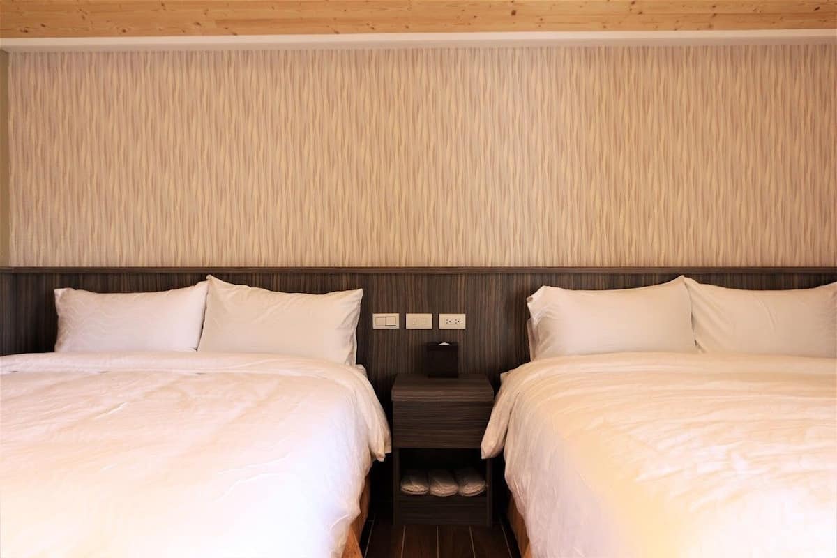 Biancheria da letto di alta qualità, copriletto in piuma, minibar